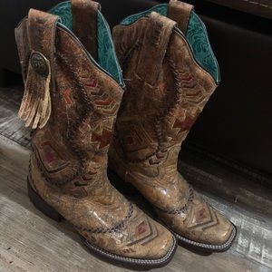 ‼️ SOLD ‼️ Corral Embroidered Aztec boots size 6